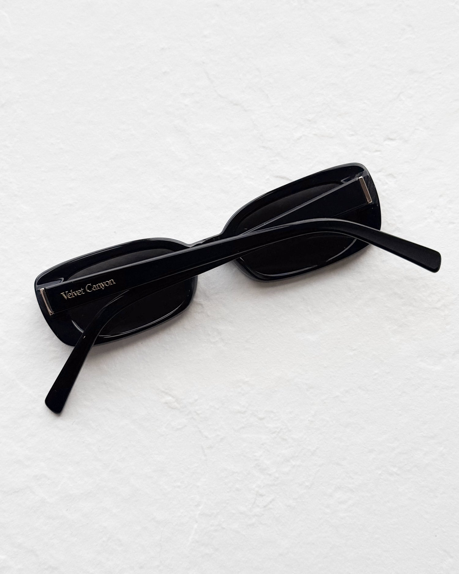 LA PETITE in Black