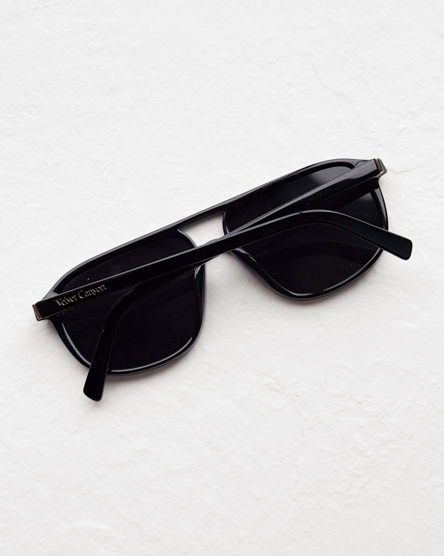 LA TOURISTE in Black