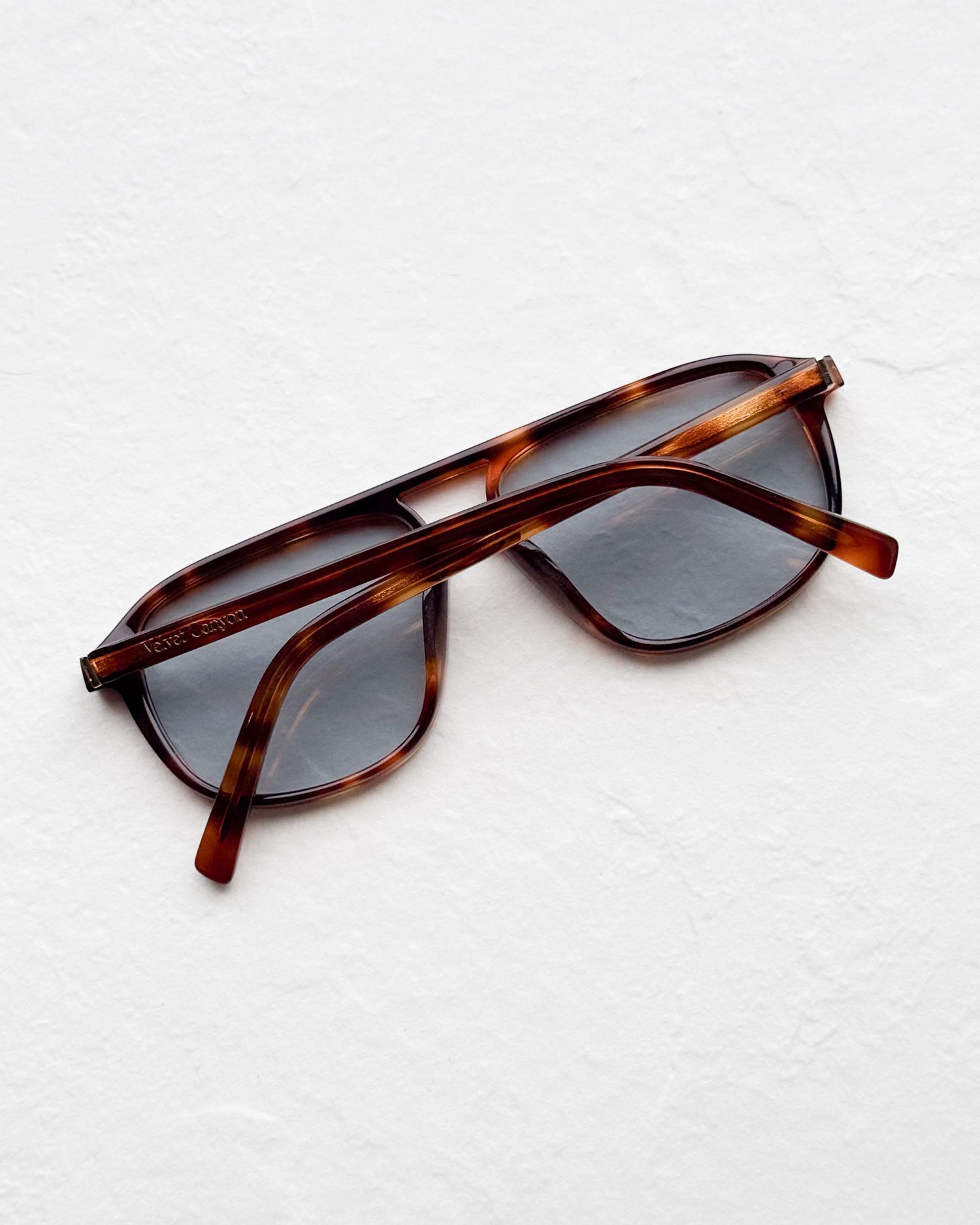 LA TOURISTE in Cognac & Blue
