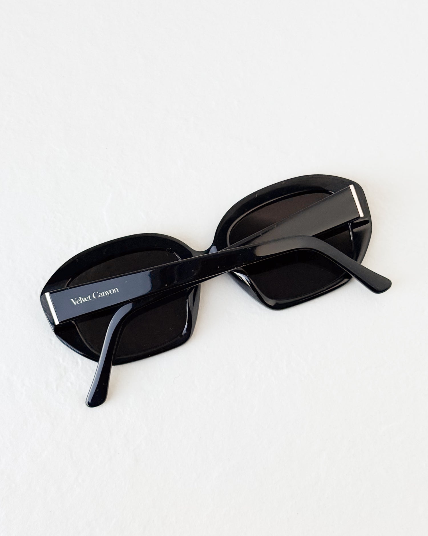 MOTEL MUSA in Black
