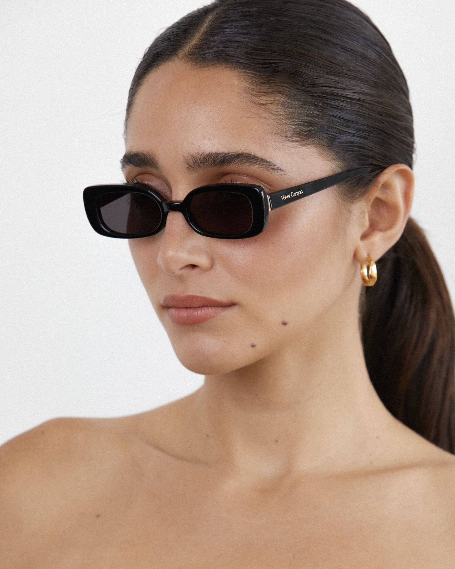 LA PETITE in Black